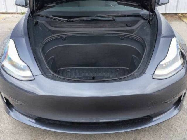 Серый Тесла Модель 3, объемом двигателя 0 л и пробегом 19 тыс. км за 13000 $, фото 9 на Automoto.ua