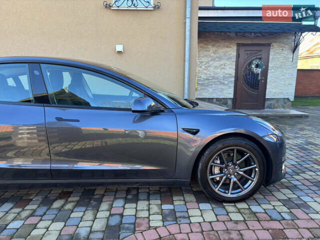 Серый Тесла Модель 3, объемом двигателя 0 л и пробегом 45 тыс. км за 23499 $, фото 3 на Automoto.ua