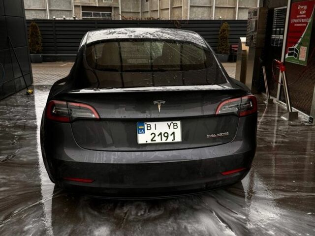 Серый Тесла Модель 3, объемом двигателя 0 л и пробегом 26 тыс. км за 31500 $, фото 4 на Automoto.ua