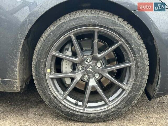Серый Тесла Модель 3, объемом двигателя 0 л и пробегом 39 тыс. км за 23290 $, фото 32 на Automoto.ua