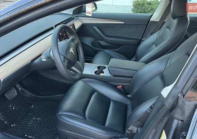 Серый Тесла Модель 3, объемом двигателя 0 л и пробегом 43 тыс. км за 19500 $, фото 7 на Automoto.ua