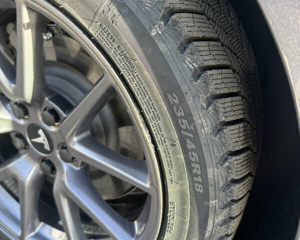 Серый Тесла Модель 3, объемом двигателя 0 л и пробегом 16 тыс. км за 25300 $, фото 14 на Automoto.ua