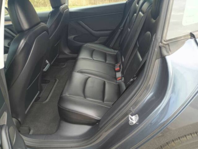 Серый Тесла Модель 3, объемом двигателя 0 л и пробегом 23 тыс. км за 18400 $, фото 9 на Automoto.ua