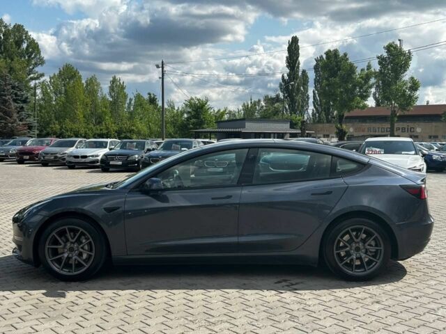 Серый Тесла Модель 3, объемом двигателя 6.3 л и пробегом 11 тыс. км за 20400 $, фото 3 на Automoto.ua