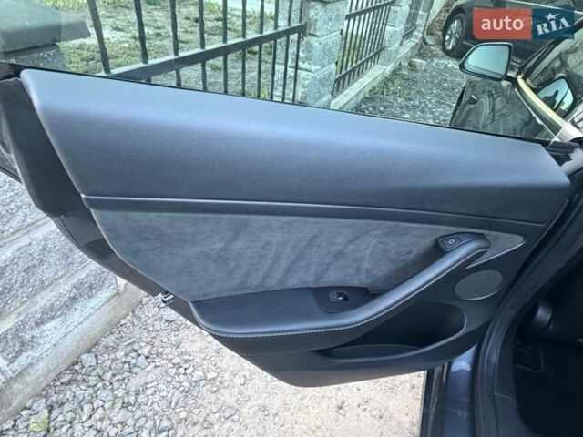 Серый Тесла Модель 3, объемом двигателя 0 л и пробегом 43 тыс. км за 19500 $, фото 8 на Automoto.ua