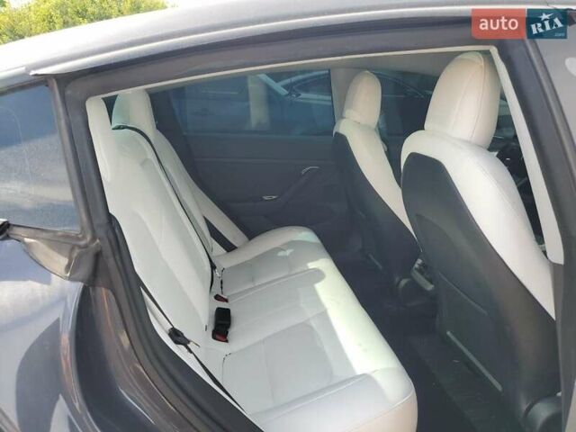 Серый Тесла Модель 3, объемом двигателя 0 л и пробегом 64 тыс. км за 10600 $, фото 9 на Automoto.ua