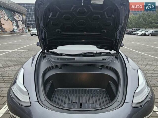Серый Тесла Модель 3, объемом двигателя 0 л и пробегом 39 тыс. км за 22550 $, фото 30 на Automoto.ua