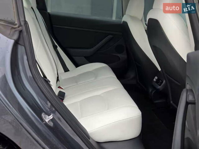 Серый Тесла Модель 3, объемом двигателя 0 л и пробегом 28 тыс. км за 24900 $, фото 19 на Automoto.ua