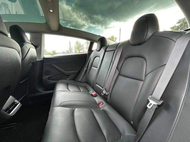 Серый Тесла Модель 3, объемом двигателя 6.3 л и пробегом 11 тыс. км за 20400 $, фото 19 на Automoto.ua