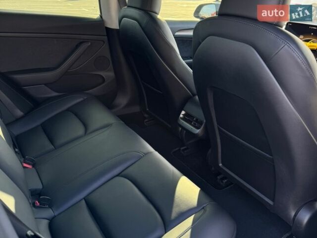 Сірий Тесла Модель 3, об'ємом двигуна 0 л та пробігом 28 тис. км за 23200 $, фото 10 на Automoto.ua