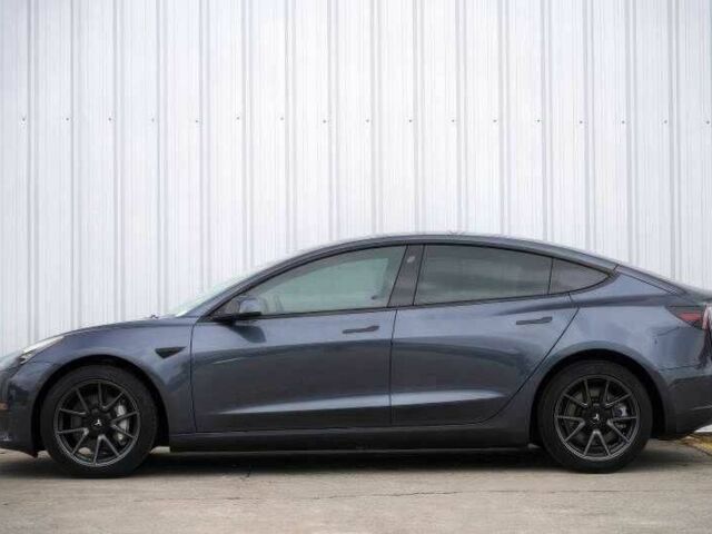 Серый Тесла Модель 3, объемом двигателя 0 л и пробегом 19 тыс. км за 13000 $, фото 7 на Automoto.ua
