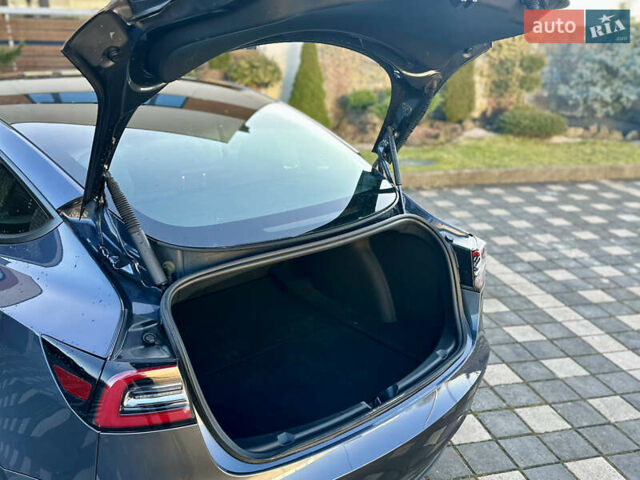 Серый Тесла Модель 3, объемом двигателя 0 л и пробегом 69 тыс. км за 18999 $, фото 43 на Automoto.ua