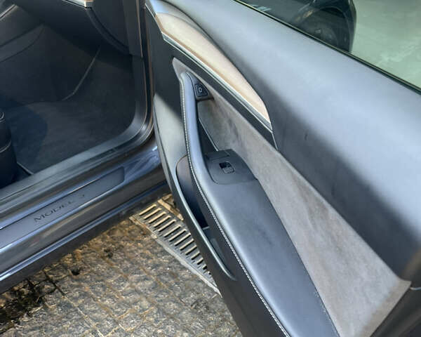 Серый Тесла Модель 3, объемом двигателя 0 л и пробегом 43 тыс. км за 23500 $, фото 12 на Automoto.ua