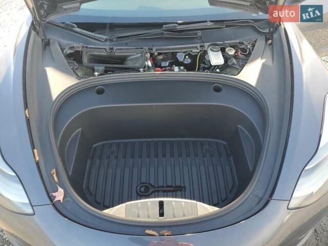 Серый Тесла Модель 3, объемом двигателя 0 л и пробегом 62 тыс. км за 10400 $, фото 10 на Automoto.ua