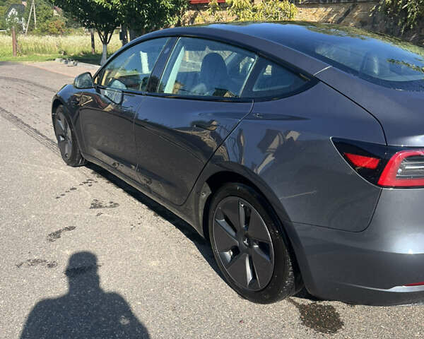 Серый Тесла Модель 3, объемом двигателя 0 л и пробегом 43 тыс. км за 23500 $, фото 2 на Automoto.ua