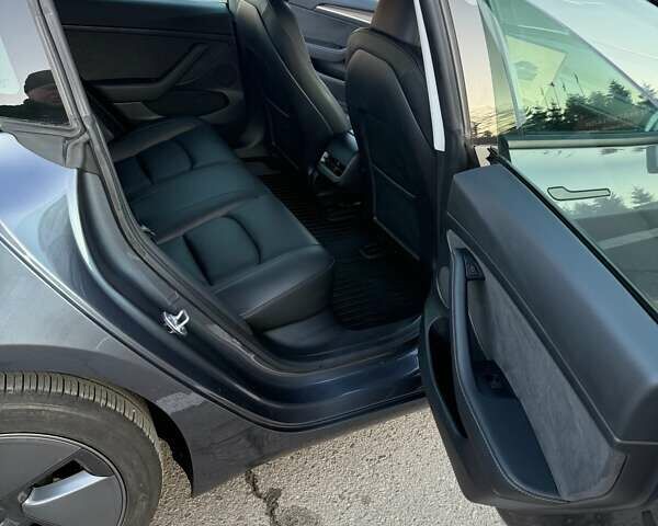Сірий Тесла Модель 3, об'ємом двигуна 0 л та пробігом 39 тис. км за 21500 $, фото 13 на Automoto.ua