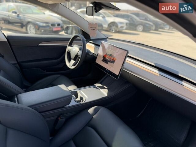 Серый Тесла Модель 3, объемом двигателя 0 л и пробегом 61 тыс. км за 20690 $, фото 25 на Automoto.ua