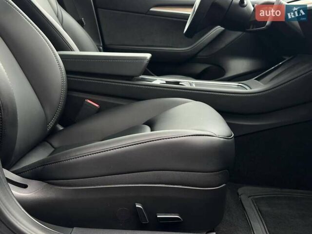 Серый Тесла Модель 3, объемом двигателя 0 л и пробегом 4 тыс. км за 20793 $, фото 32 на Automoto.ua