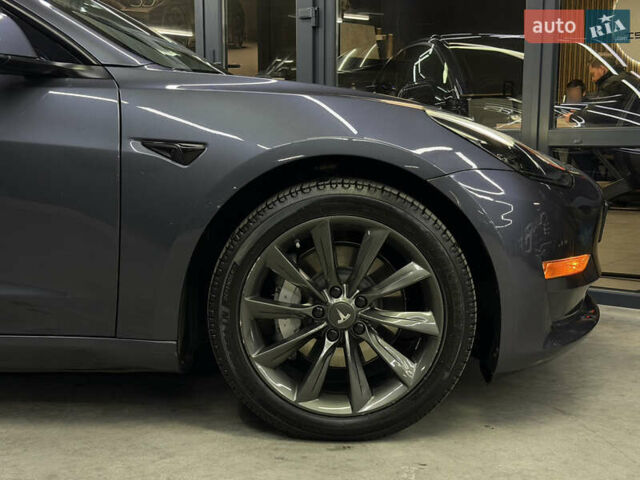 Серый Тесла Модель 3, объемом двигателя 0 л и пробегом 88 тыс. км за 20900 $, фото 4 на Automoto.ua