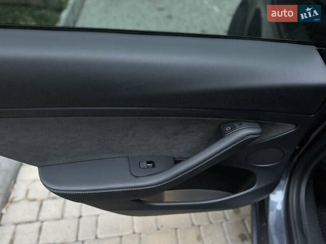 Сірий Тесла Модель 3, об'ємом двигуна 0 л та пробігом 28 тис. км за 23900 $, фото 27 на Automoto.ua