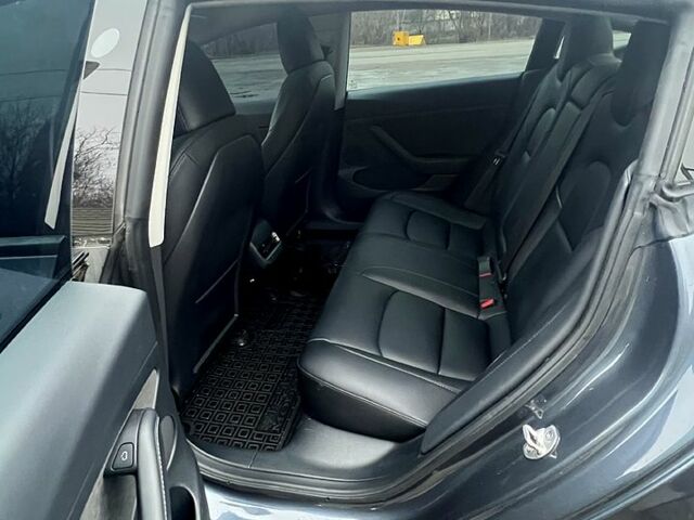 Серый Тесла Модель 3, объемом двигателя 0 л и пробегом 31 тыс. км за 26300 $, фото 9 на Automoto.ua