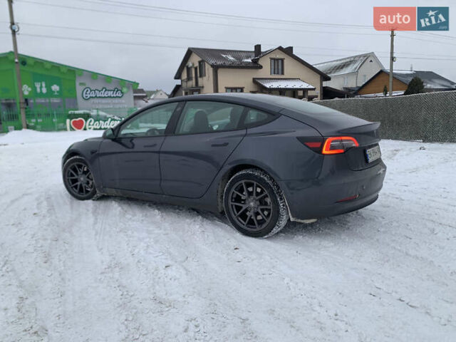 Серый Тесла Модель 3, объемом двигателя 0 л и пробегом 52 тыс. км за 22800 $, фото 3 на Automoto.ua
