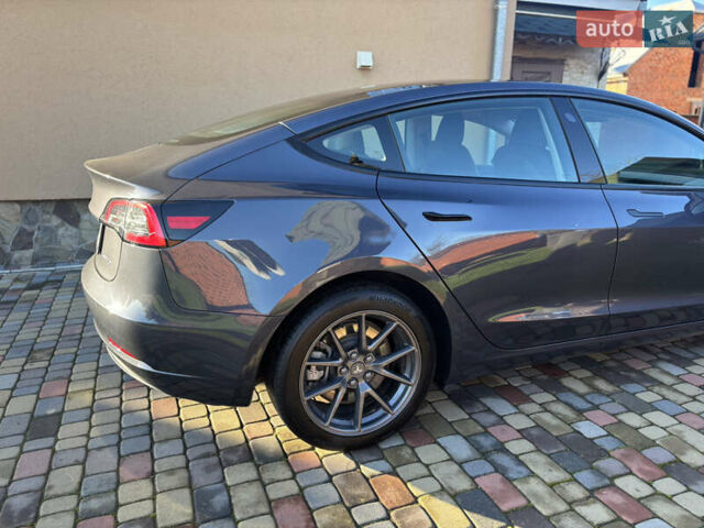 Серый Тесла Модель 3, объемом двигателя 0 л и пробегом 45 тыс. км за 23499 $, фото 4 на Automoto.ua