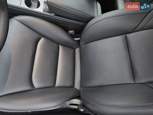 Серый Тесла Модель 3, объемом двигателя 0 л и пробегом 39 тыс. км за 22550 $, фото 35 на Automoto.ua