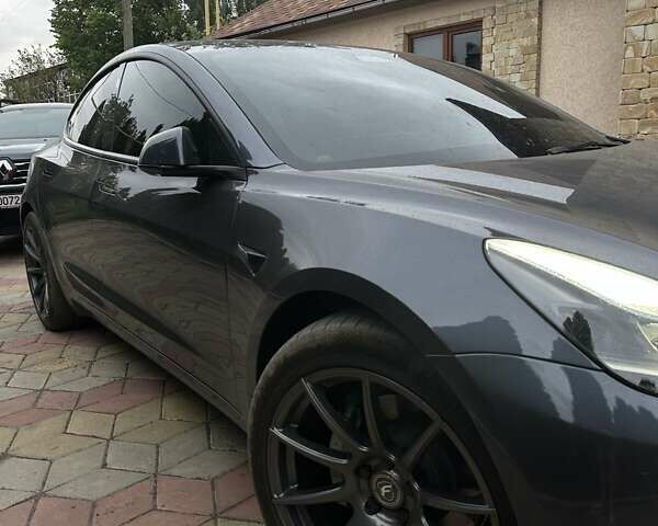 Серый Тесла Модель 3, объемом двигателя 0 л и пробегом 24 тыс. км за 26700 $, фото 3 на Automoto.ua