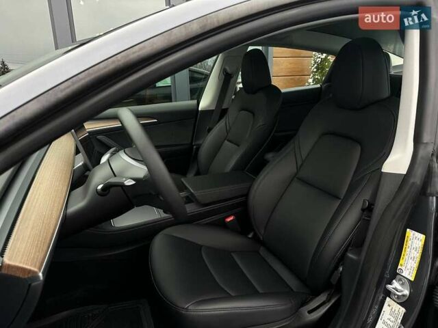 Серый Тесла Модель 3, объемом двигателя 0 л и пробегом 4 тыс. км за 20793 $, фото 21 на Automoto.ua