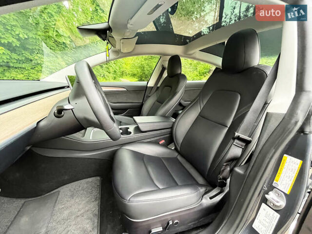 Серый Тесла Модель 3, объемом двигателя 0 л и пробегом 20 тыс. км за 28999 $, фото 2 на Automoto.ua