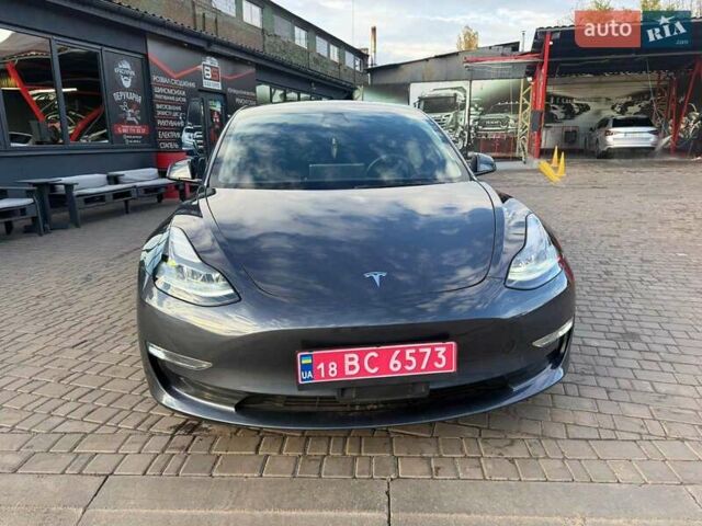Серый Тесла Модель 3, объемом двигателя 0 л и пробегом 38 тыс. км за 25750 $, фото 5 на Automoto.ua