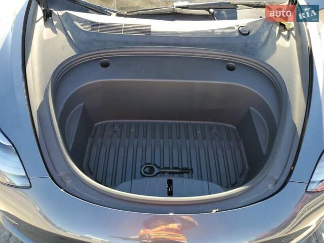 Серый Тесла Модель 3, объемом двигателя 0 л и пробегом 31 тыс. км за 6500 $, фото 10 на Automoto.ua