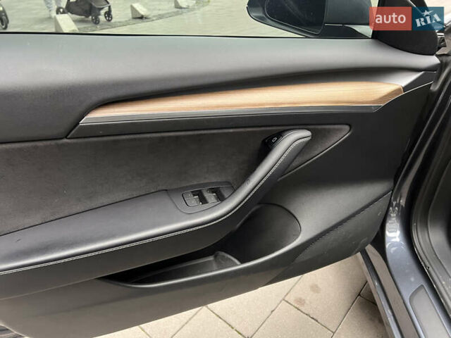 Серый Тесла Модель 3, объемом двигателя 0 л и пробегом 130 тыс. км за 22500 $, фото 12 на Automoto.ua