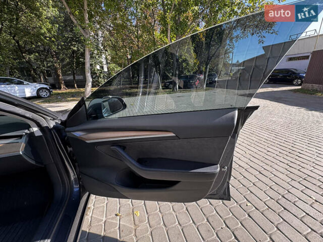 Сірий Тесла Модель 3, об'ємом двигуна 0 л та пробігом 48 тис. км за 25500 $, фото 18 на Automoto.ua