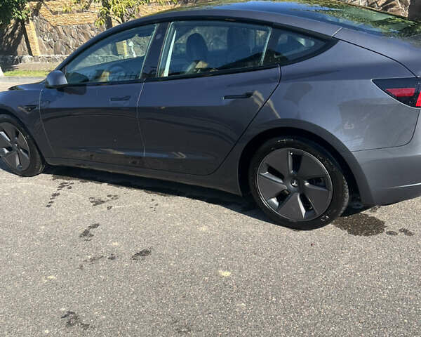 Серый Тесла Модель 3, объемом двигателя 0 л и пробегом 43 тыс. км за 23500 $, фото 4 на Automoto.ua