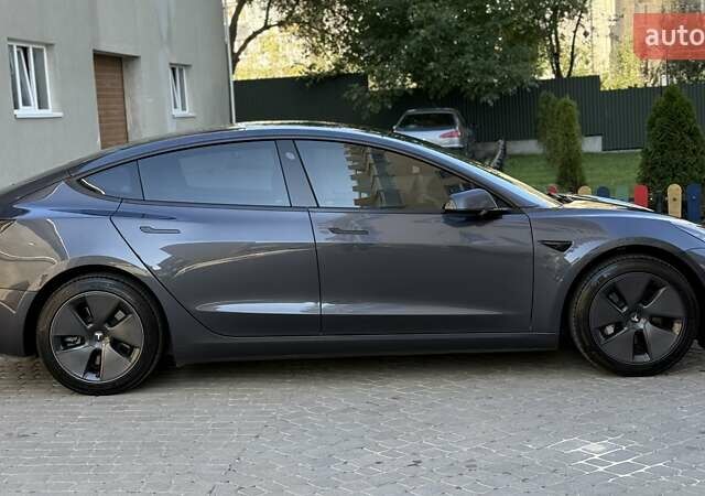 Серый Тесла Модель 3, объемом двигателя 0 л и пробегом 25 тыс. км за 26800 $, фото 5 на Automoto.ua