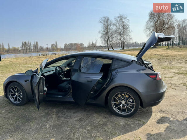 Серый Тесла Модель 3, объемом двигателя 0 л и пробегом 20 тыс. км за 23000 $, фото 4 на Automoto.ua