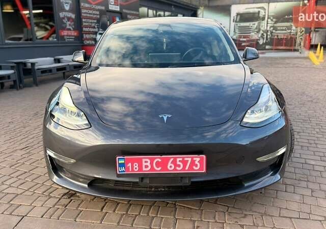 Серый Тесла Модель 3, объемом двигателя 0 л и пробегом 38 тыс. км за 25750 $, фото 3 на Automoto.ua