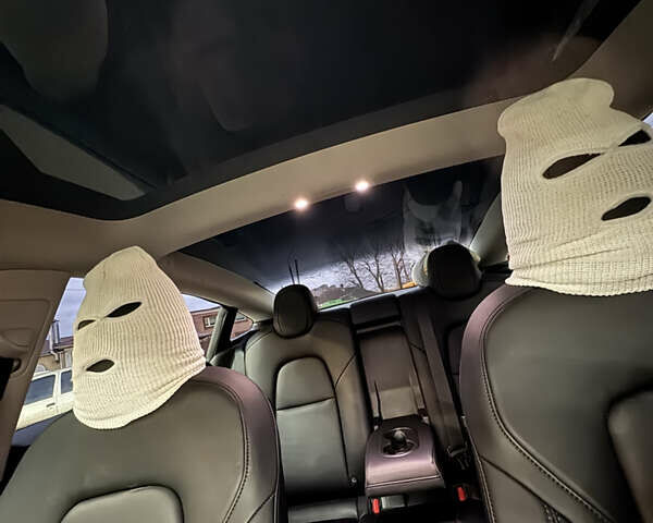 Серый Тесла Модель 3, объемом двигателя 0 л и пробегом 40 тыс. км за 22000 $, фото 5 на Automoto.ua