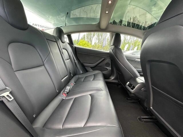 Серый Тесла Модель 3, объемом двигателя 6.3 л и пробегом 11 тыс. км за 20400 $, фото 20 на Automoto.ua