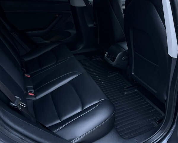 Сірий Тесла Модель 3, об'ємом двигуна 0 л та пробігом 49 тис. км за 22500 $, фото 15 на Automoto.ua