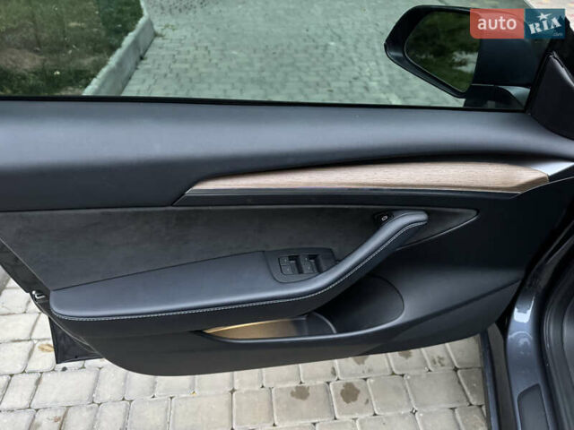 Сірий Тесла Модель 3, об'ємом двигуна 0 л та пробігом 28 тис. км за 23900 $, фото 25 на Automoto.ua