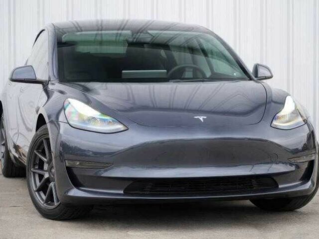 Серый Тесла Модель 3, объемом двигателя 0 л и пробегом 19 тыс. км за 13000 $, фото 2 на Automoto.ua