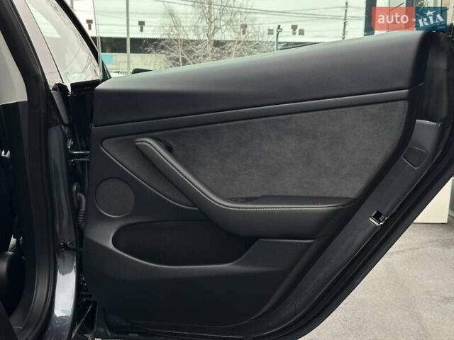 Серый Тесла Модель 3, объемом двигателя 0 л и пробегом 4 тыс. км за 20793 $, фото 29 на Automoto.ua