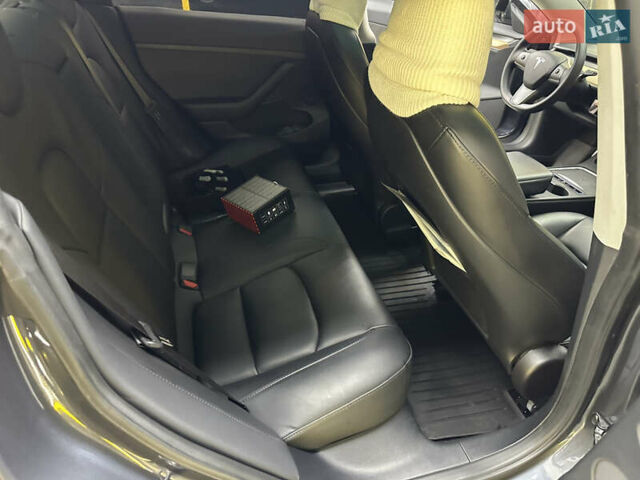 Серый Тесла Модель 3, объемом двигателя 0 л и пробегом 45 тыс. км за 24400 $, фото 17 на Automoto.ua