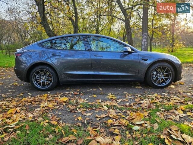 Серый Тесла Модель 3, объемом двигателя 0 л и пробегом 52 тыс. км за 20990 $, фото 5 на Automoto.ua