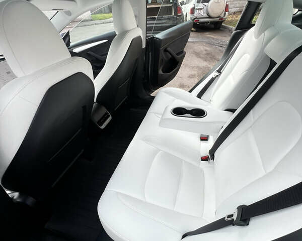 Серый Тесла Модель 3, объемом двигателя 0 л и пробегом 19 тыс. км за 24500 $, фото 19 на Automoto.ua