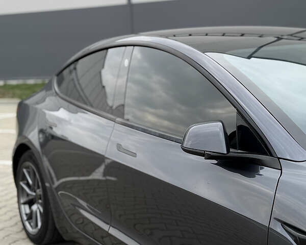 Сірий Тесла Модель 3, об'ємом двигуна 0 л та пробігом 44 тис. км за 28499 $, фото 1 на Automoto.ua
