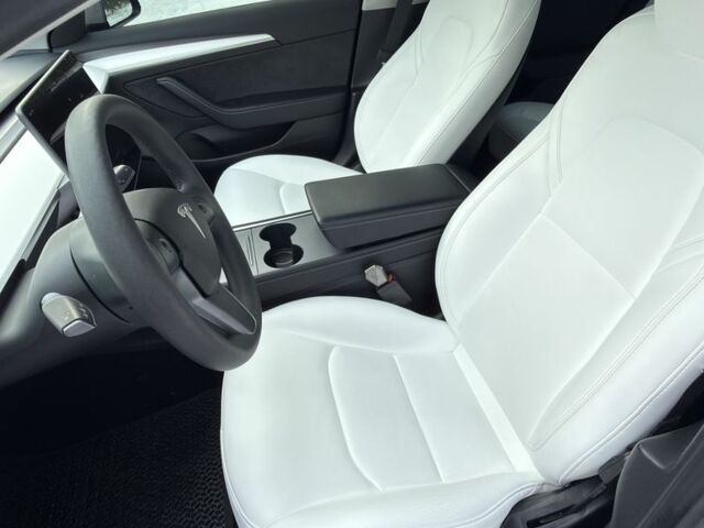 Серый Тесла Модель 3, объемом двигателя 0 л и пробегом 37 тыс. км за 22500 $, фото 4 на Automoto.ua